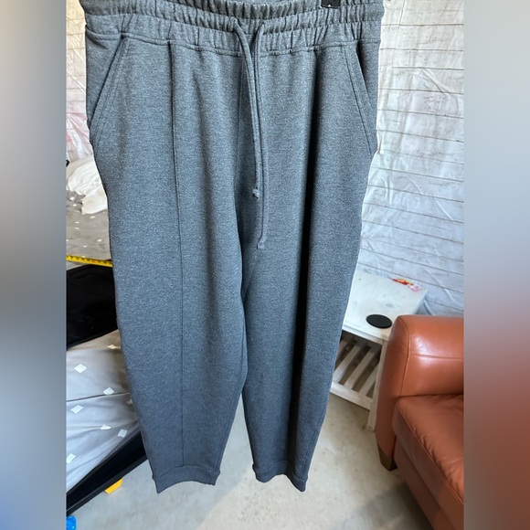 Lululemon Gray At My Leisure Jogger hr 8 - Picture 4 of 9